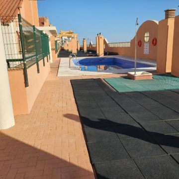 ACCESIBILIDAD A PISCINA COMUNITARIA EN CUBIERTA